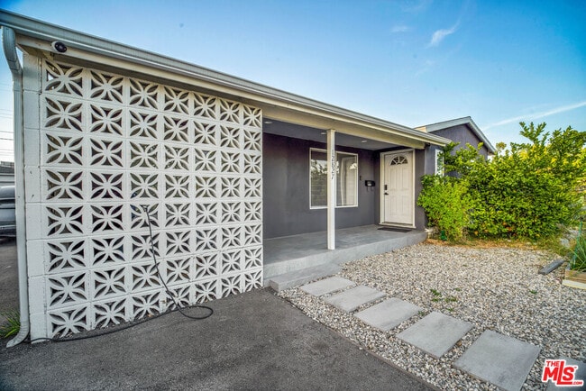 Building Photo - 12827 Sylvan St