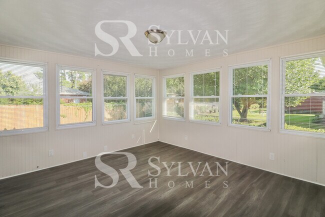 Building Photo - Charming 3BR 2BA Home