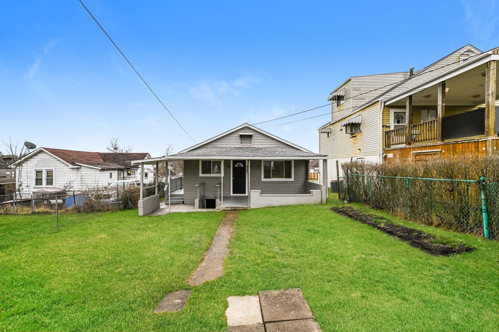 Building Photo - 933 Sycamore St