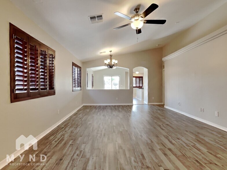 Building Photo - 11143 W Mariposa Dr