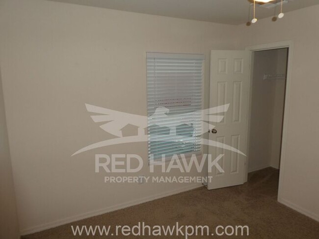 Building Photo - Gorgeous Three Bedroom plus Loft, Two and ...