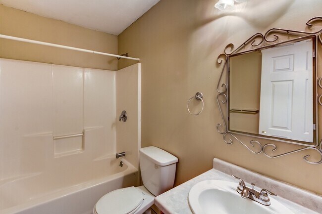 Building Photo - 28 Ptarmigan Dr