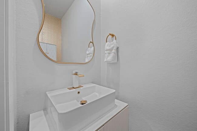 Building Photo - 24239 Golden Fallow Dr