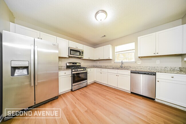 Building Photo - 320 Brookside Dr