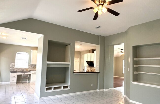 Building Photo - 8739 Saratoga Dr