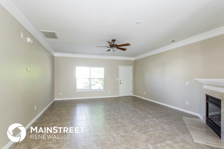 Building Photo - 8110 Chatham Oaks Dr