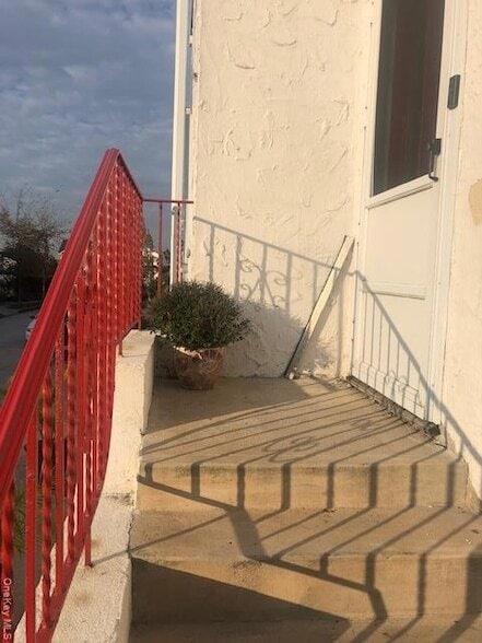 Building Photo - 134 Coolidge Ave