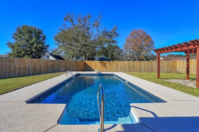 Building Photo - 204 Birch Dr