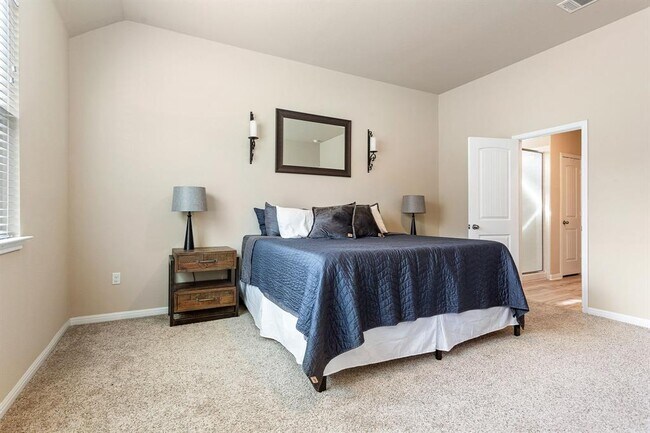 Building Photo - 309 Empress Tree Dr
