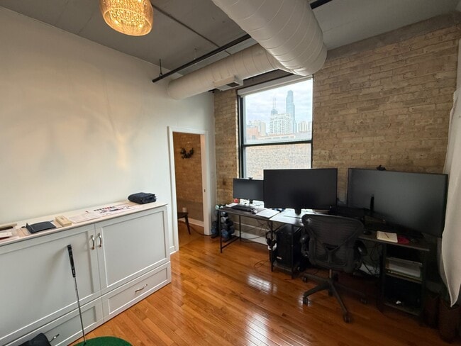 Building Photo - 411 W Ontario St