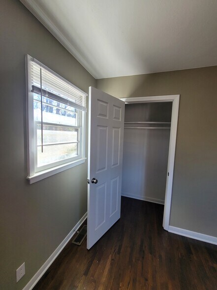 Building Photo - 5501 Southampton Rd
