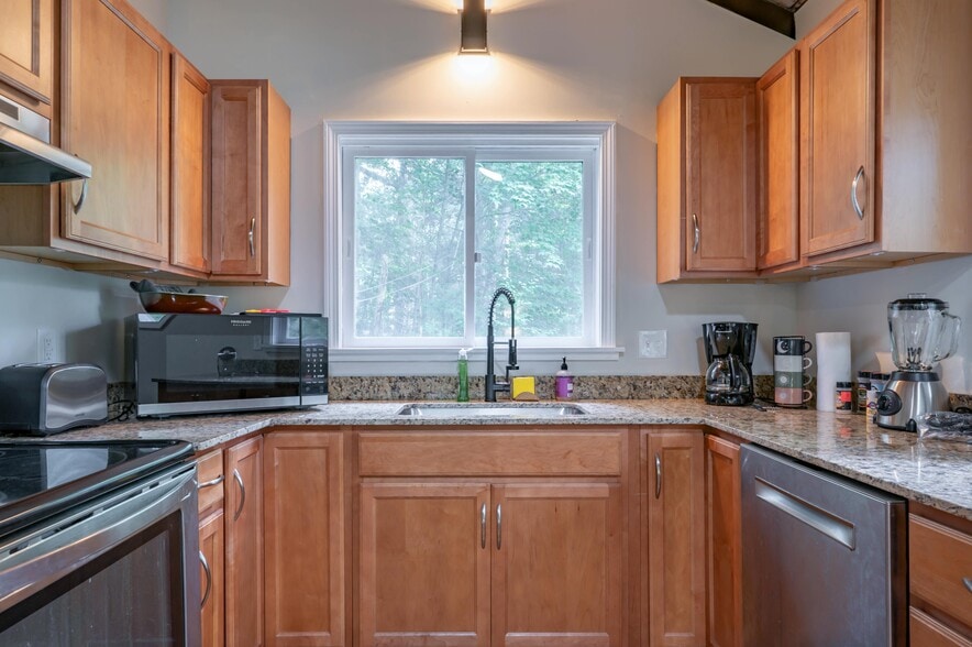 Building Photo - 51 White Birch Dr