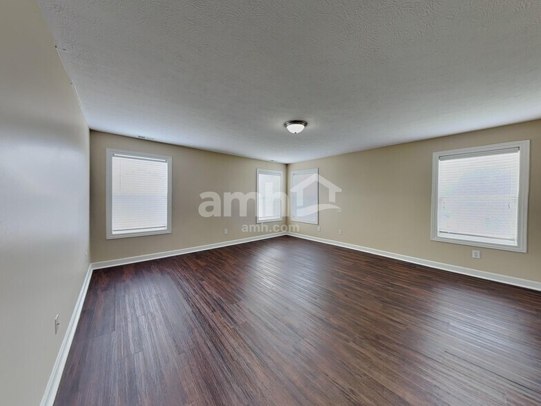 Building Photo - 5915 Cabot Dr