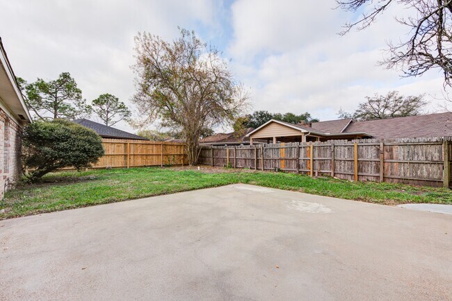 Building Photo - 15118 Chaseridge Dr