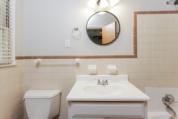 Building Photo - 937 Green Forest Ct