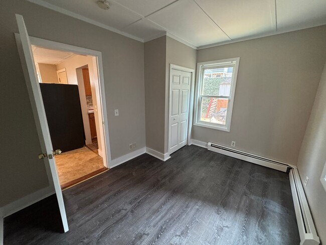 Building Photo - 128 S Elm St