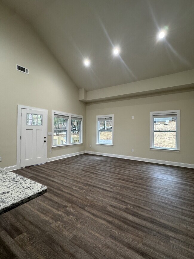 Building Photo - New Construction in North Hall for Rent!