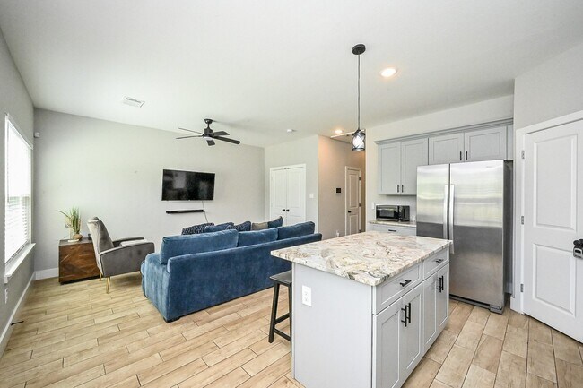 Building Photo - 5007 Briscoe St