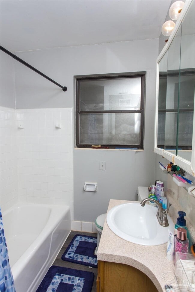 Building Photo - 925 Twinbrook Ave