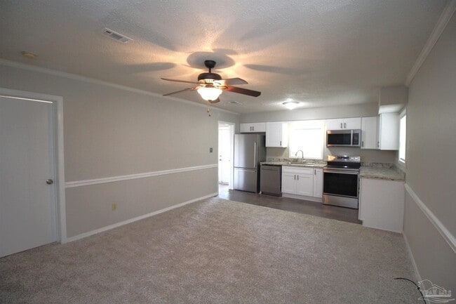 Building Photo - 4630 Bellview Ave