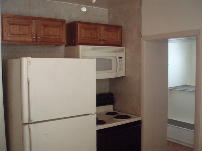 Building Photo - 700 Lindley St