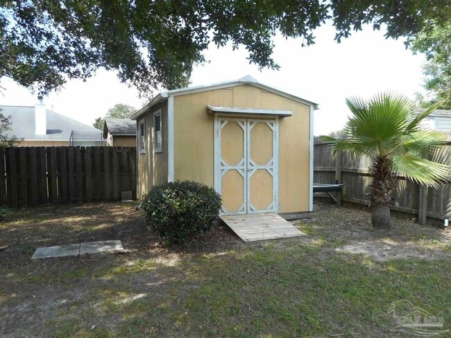 Building Photo - 1015 Glades Ln