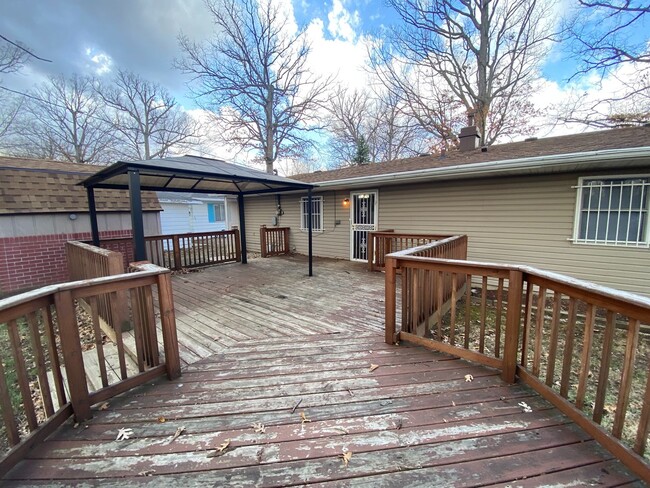 Building Photo - 6117 Landsdowne Dr