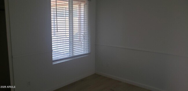 Building Photo - 2001 W Summit Pl