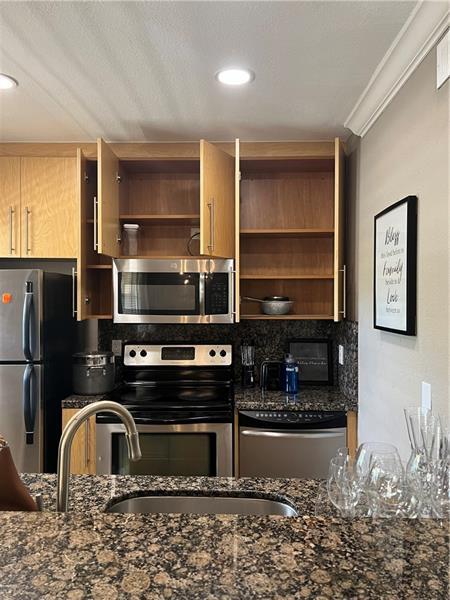 Building Photo - 811 NE 14th Pl