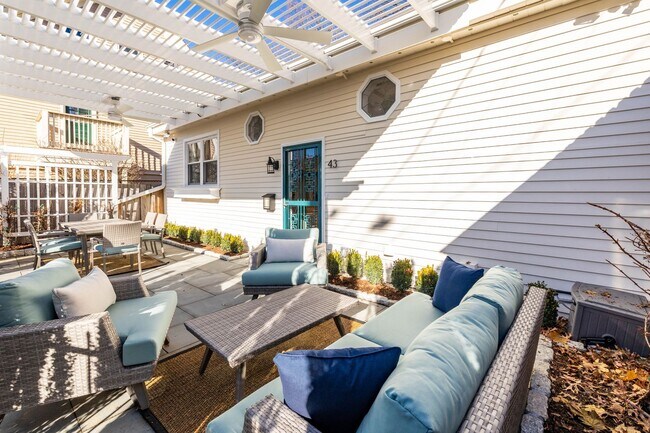 Building Photo - Fully Furnished Cottage by Yale