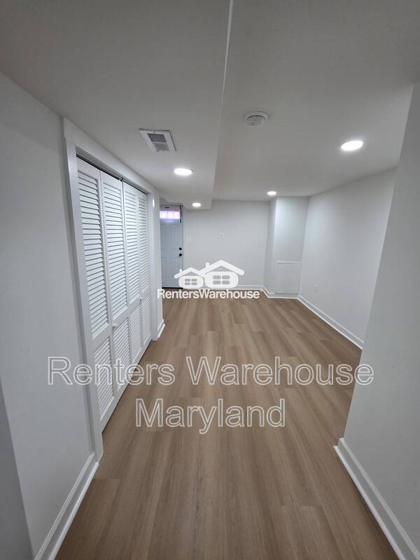 Building Photo - 921 N Patterson Park Ave