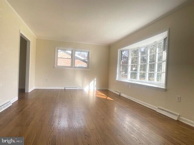 Building Photo - 13008 Woodburn Dr