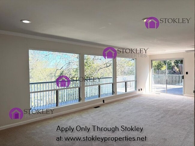 Building Photo - 790 Solana Dr