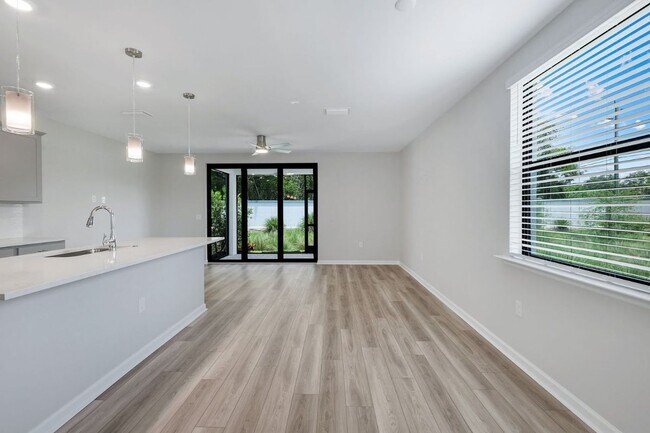 Building Photo - 27907 Radiant Ct
