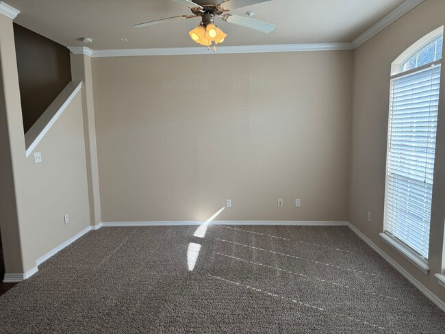 Building Photo - JULY MOVE IN - Spacious 3 Bedroom 3.5 Bath...