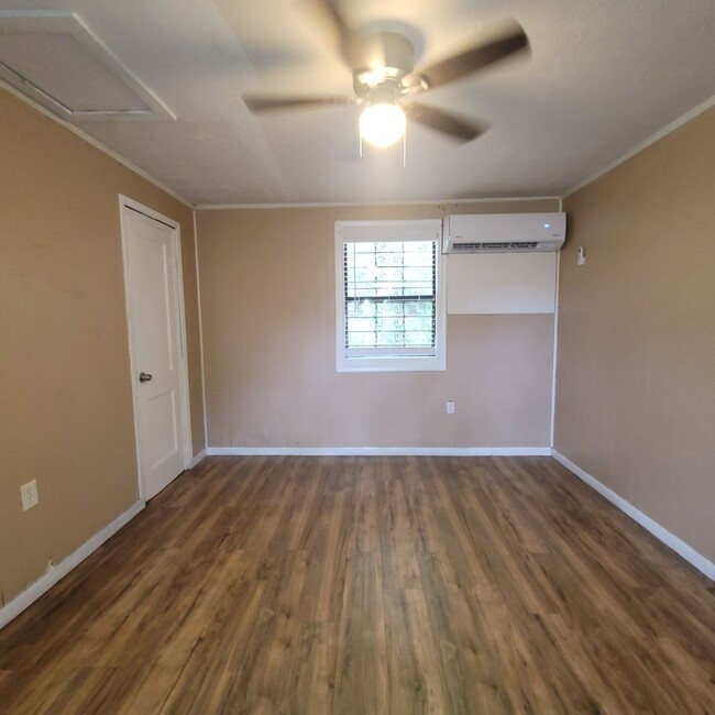 Building Photo - Renovated 2 bedroom home Phenix City