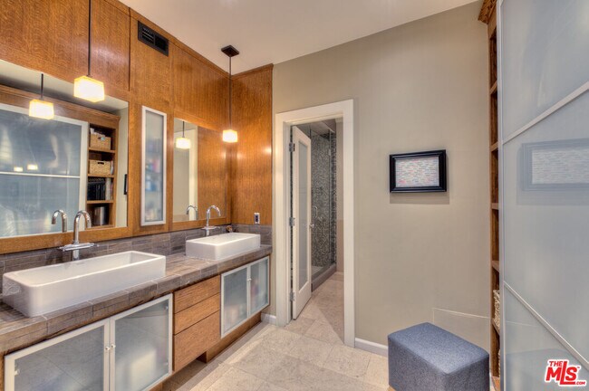Building Photo - 2663 S Centinela Ave