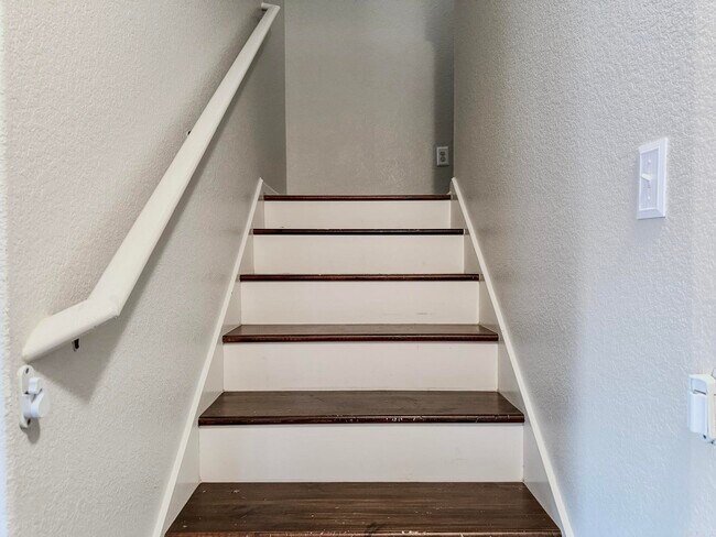 Building Photo - 36 Talladega Loop