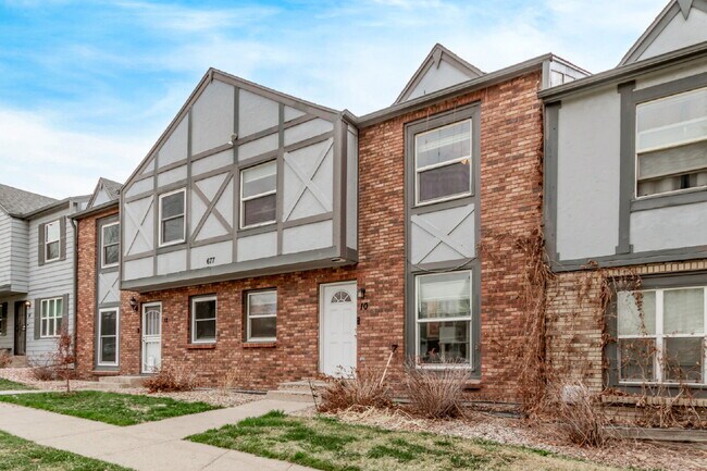 Building Photo - Lovely Three bed / Two bath for rent
