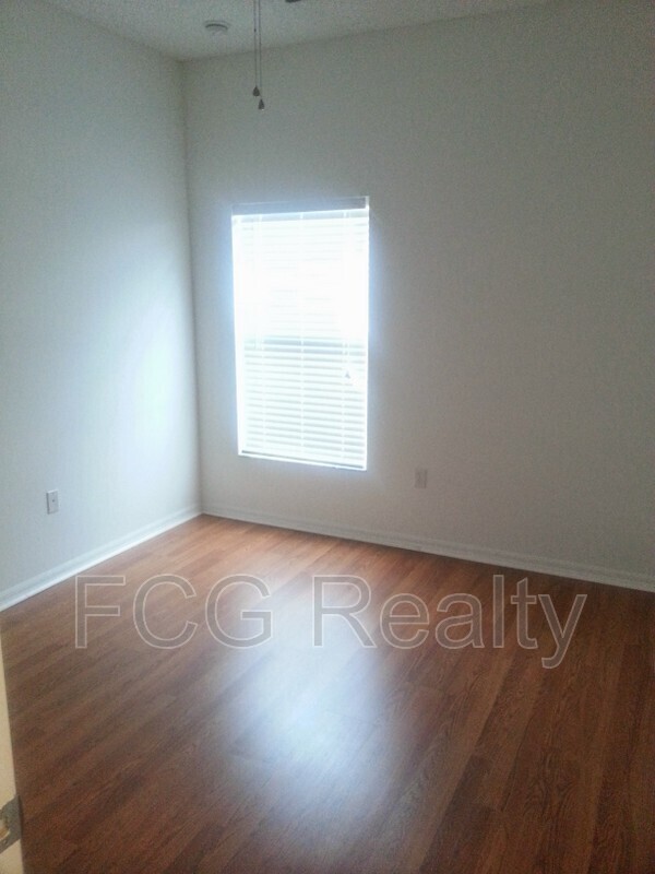 Building Photo - 373 Aldershot Ct
