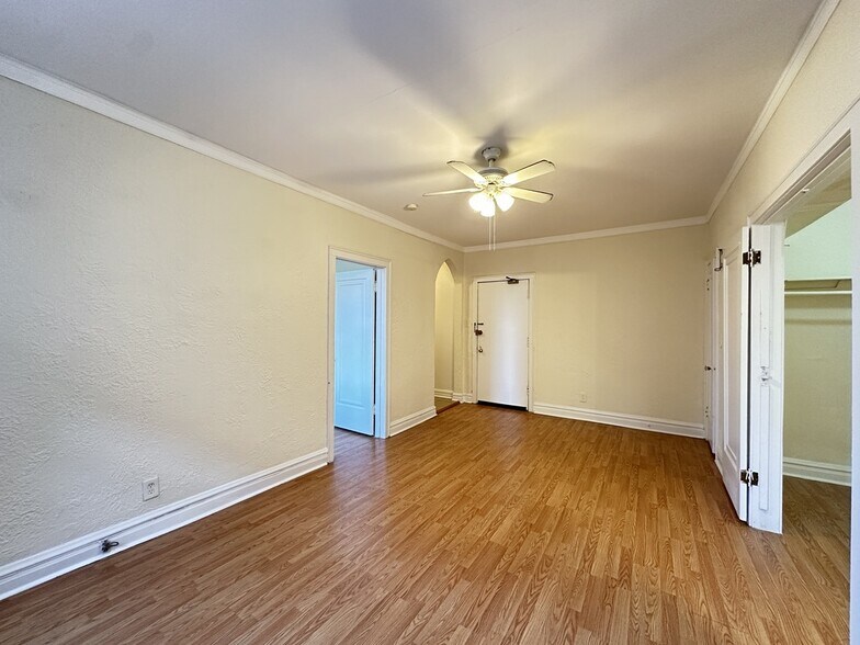 Building Photo - 4834 N Damen Ave