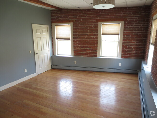 Building Photo - 148 French St
