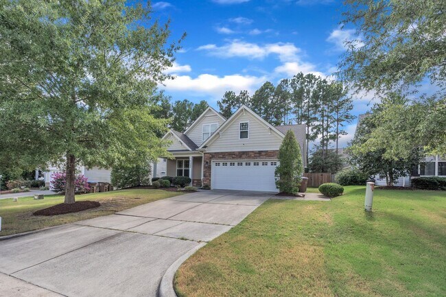 Building Photo - 4 Bedroom Home with 2 Car Garage & Fenced Yard!