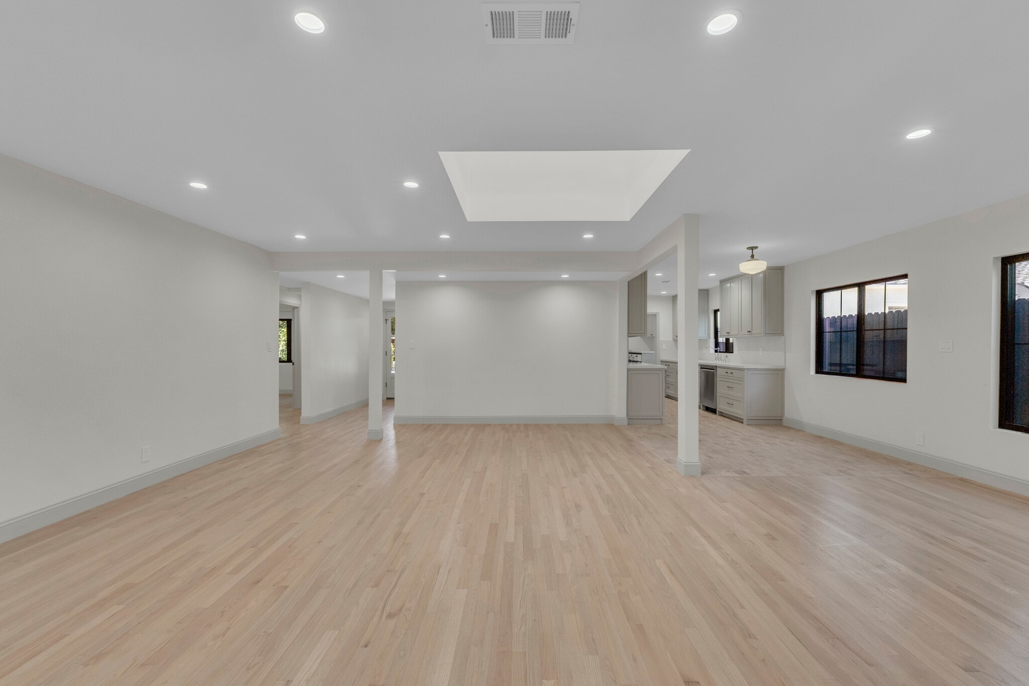 Living Room - 4316 Bellaire Ave