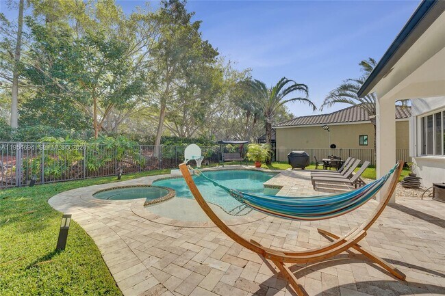 Building Photo - 1367 Camellia Cir