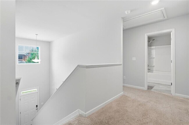 Building Photo - 3132 Hawthorn Farm Blvd