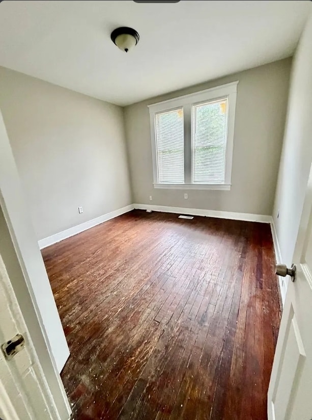 Building Photo - 4 Bedroom with 3 Bathrooms