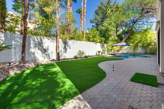 Building Photo - Luxury Summerlin Living in Gated Canyon Cr...