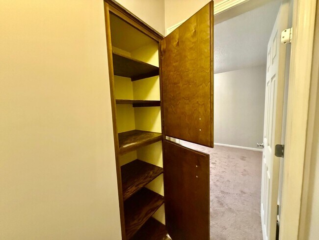 Building Photo - 2 Bedroom Duplex In Wyoming Available December 1st