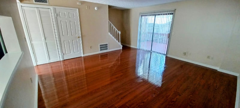 Building Photo - 303 Roswell Commons Cir
